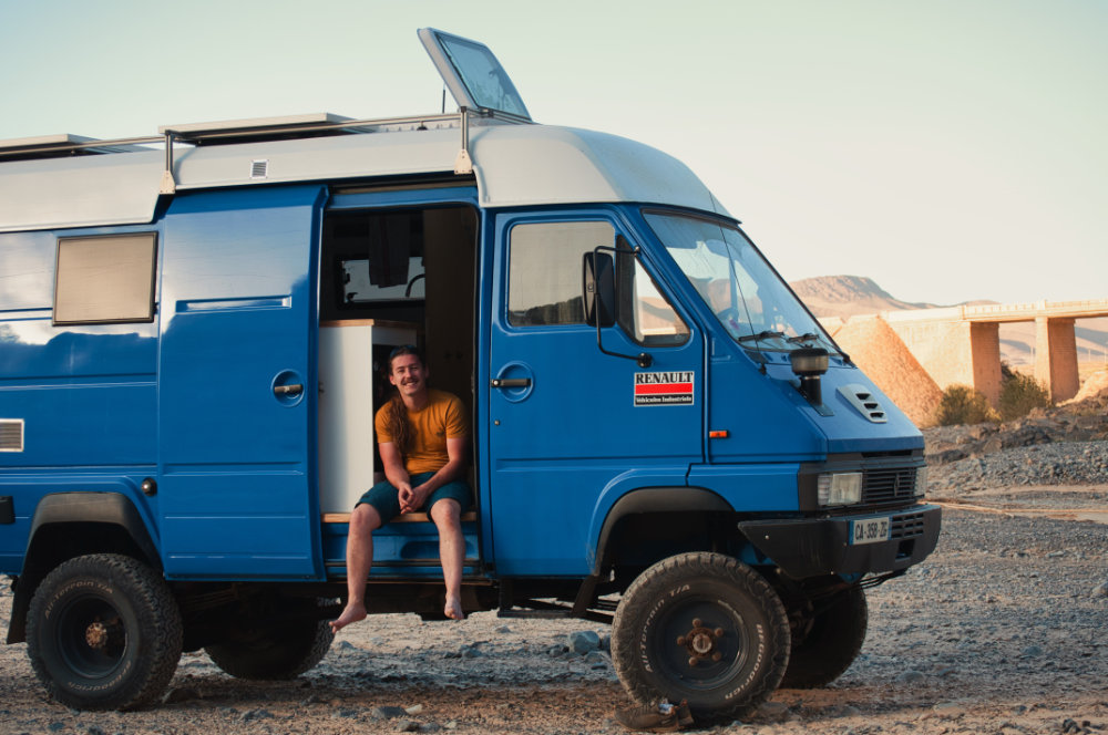 Ludo avec son camion, Le Grand Bleu