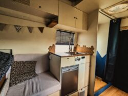 Photo de l'aménagement intérieur de Juno, camion aménagé par Mad Vans