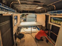 Le Camion Grand Bleu en cours d'aménagement