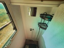 Salle de bain du 4x4 aménagé Sunset Cruiser